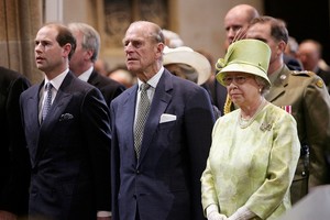 Eduardo, hasta hoy conde de Wessex, en compañía de sus padres, Isabel II y Felipe de Edimburgo, en una imagen de archivo de Reuters.