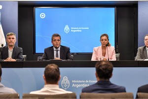 El ministro de Economía, Sergio Massa, anunció la intervención por 180 días de la empresa Edesur. Crédito: Prensa Economía