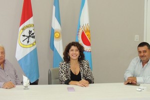 Luego, el director José Luis Rossetto y el senador Osvaldo Sosa se dirigieron a la Municipalidad donde mantuvieron un encuentro con la intendente Paula Mitre.