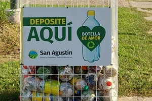 Osta señaló que el programa “Botella de amor” tiene como objetivo la recolección de botellas y materiales de plásticos pequeños para reciclar.