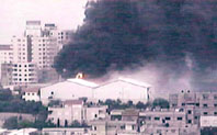 AFP. EN EL BLANCO. Los helicópteros atacaron el hangar donde se encontraban los helicópteros de Yaser Arafat.