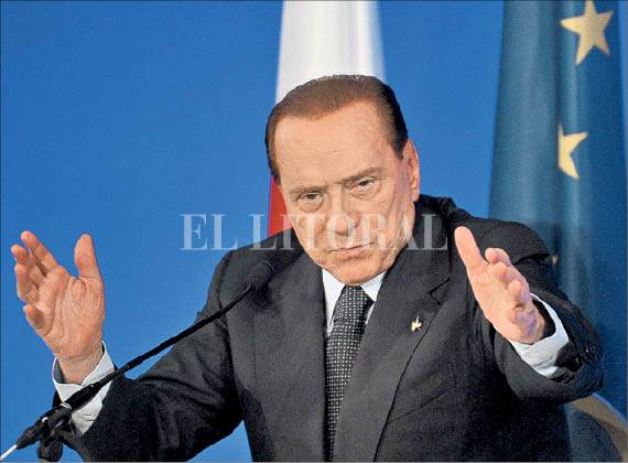 Berlusconi perdió la mayoría parlamentaria pero no piensa irse