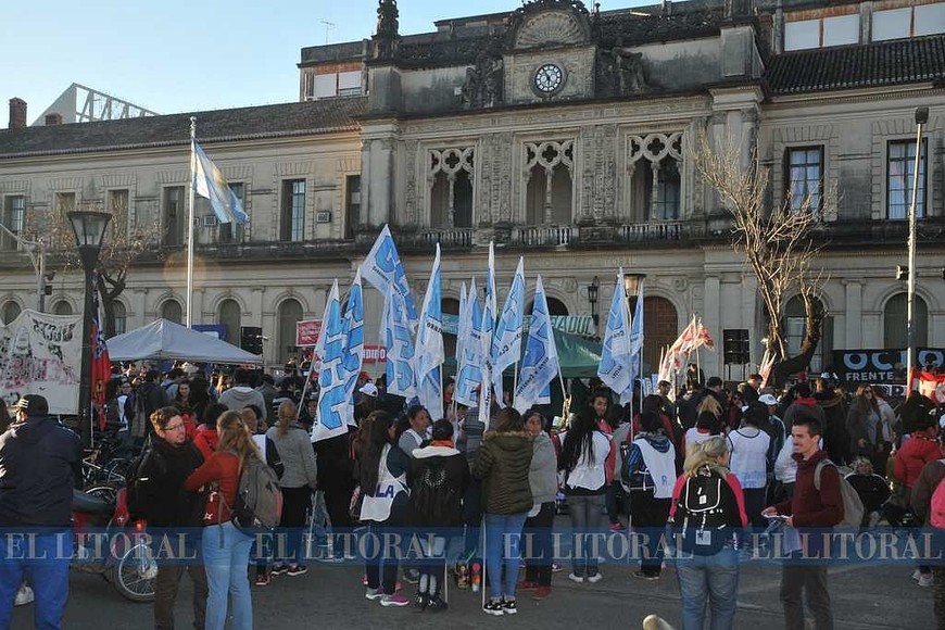 "Estudiantazo" en defensa de la universidad pública frente a la UNL