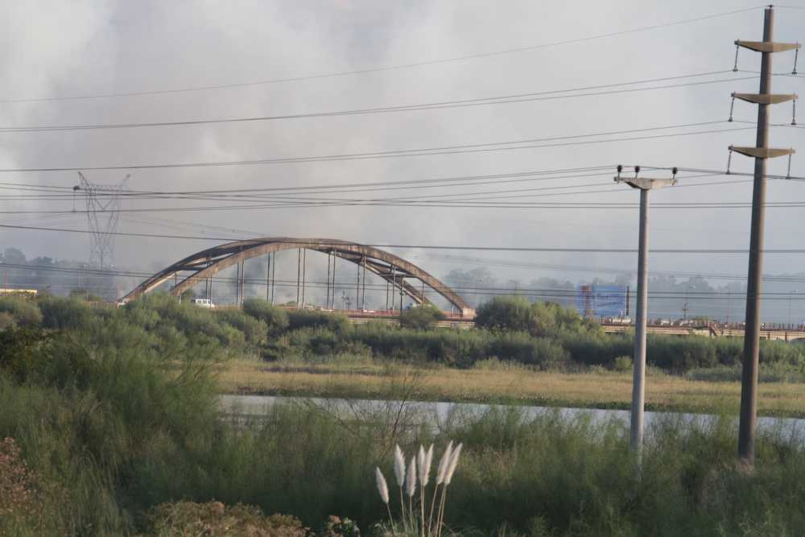 El humo generó inconvenientes en el Puente Carretero