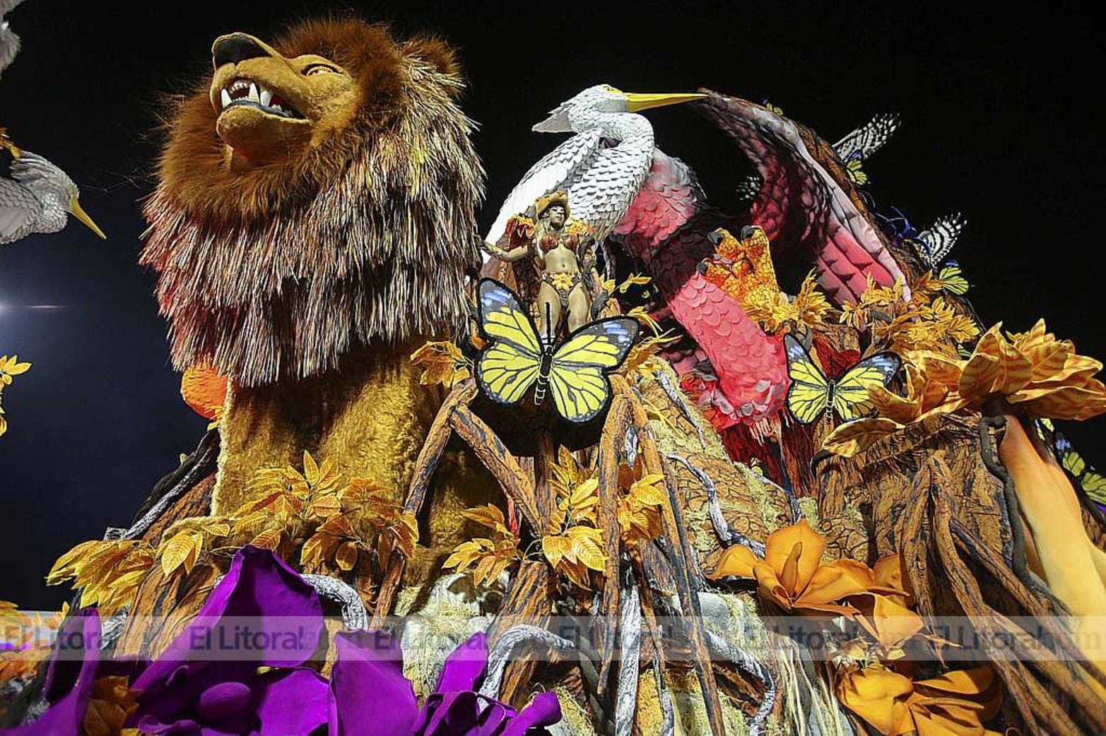 La fiesta en el sambódromo de San Pablo