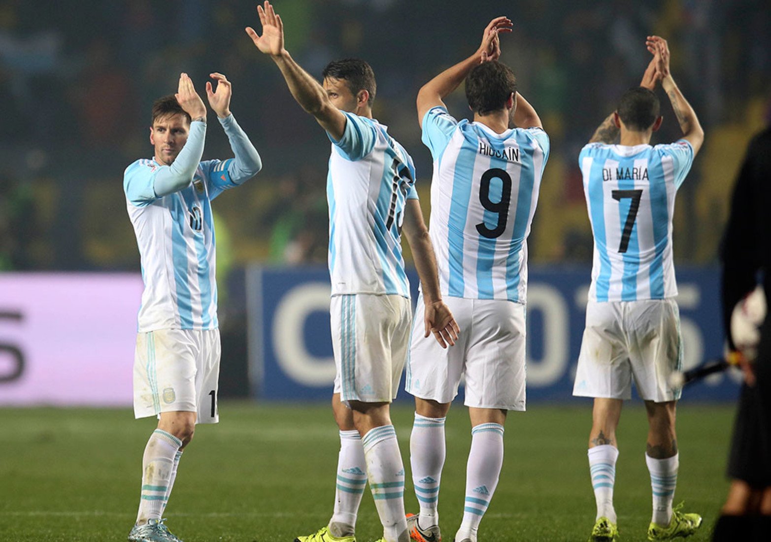 Saludo a la hinchada argentina que dijo presente en Concepción.