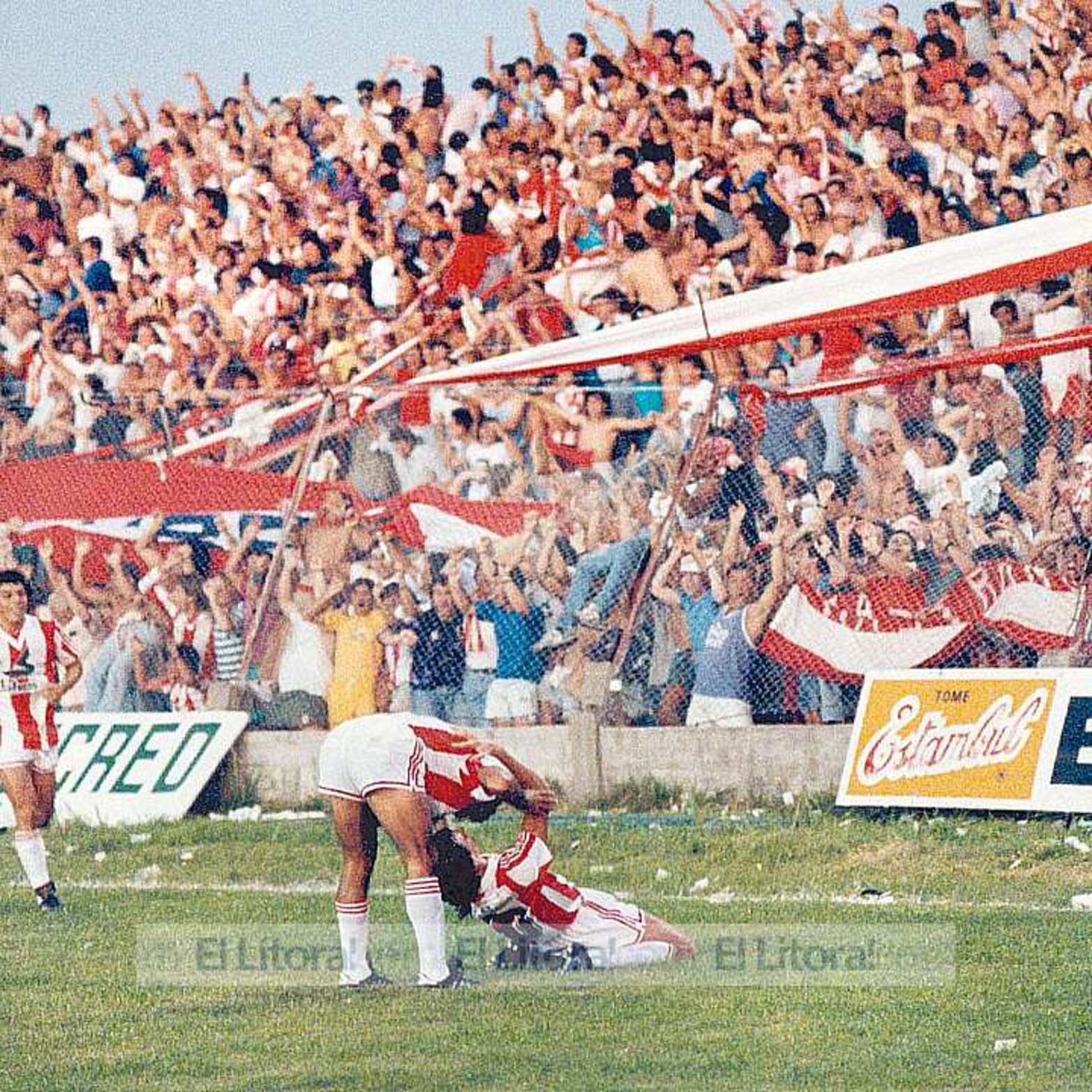 Camino al cielo. El primer clásico de 1993 se jugó en marzo de ese año y fue empate en uno. El gol de Unión lo marcó el Indiecito Solari, quien esa misma noche, de regreso a Ingeniero Chanourdie, falleció en un accidente automovilístico.