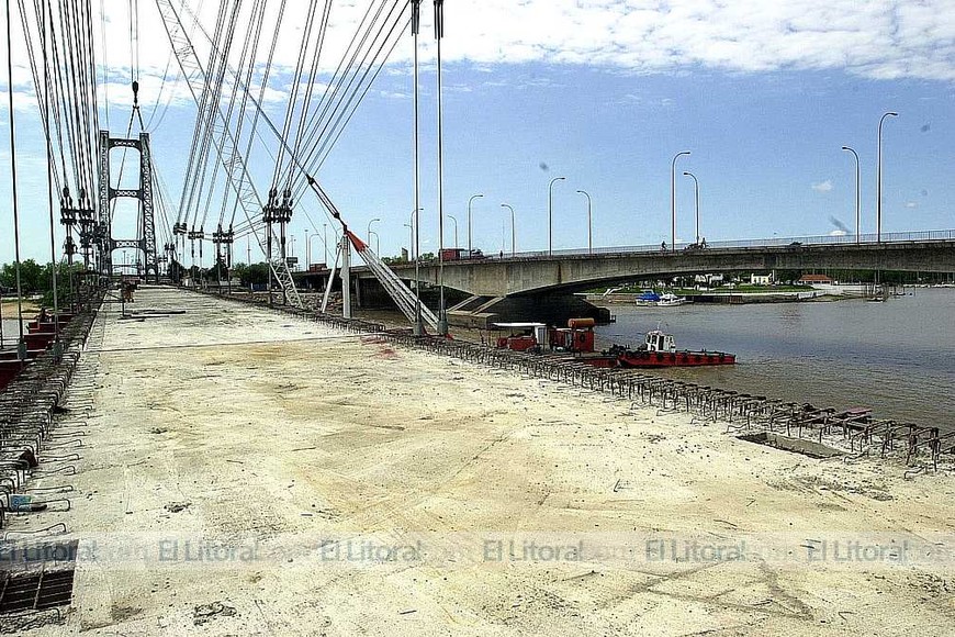 La reconstrucción del Puente Colgante