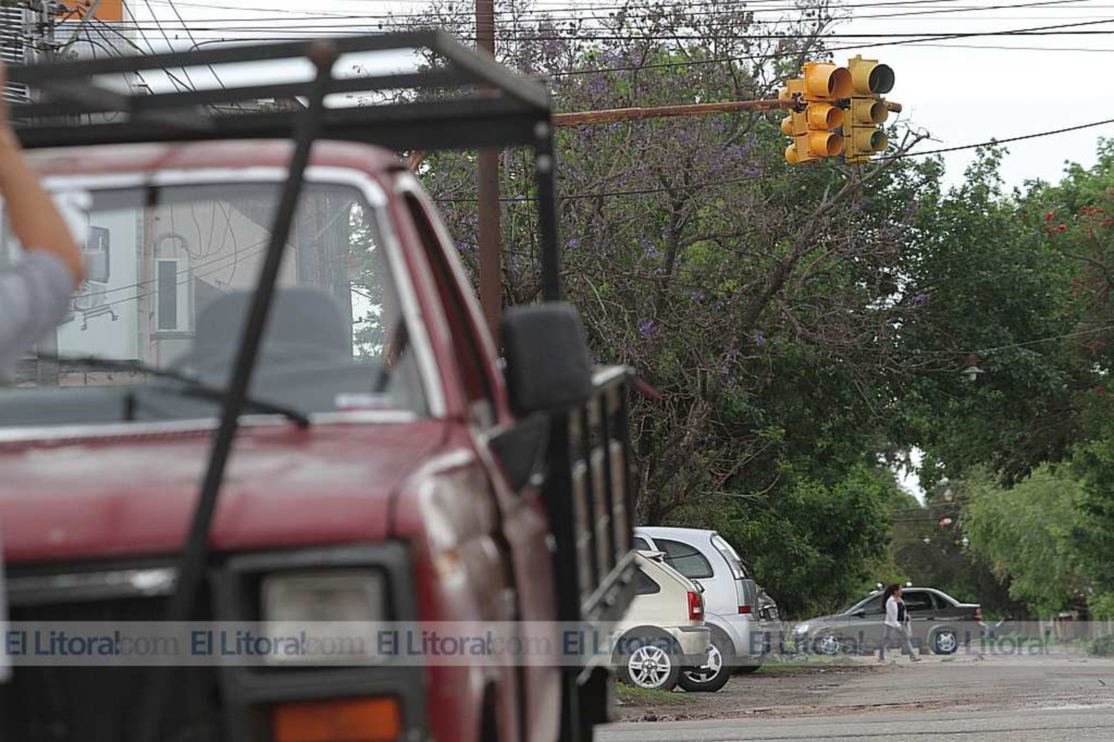 En Ceballos y Gobernador Freyre otro semáforo quedó dado vuelta