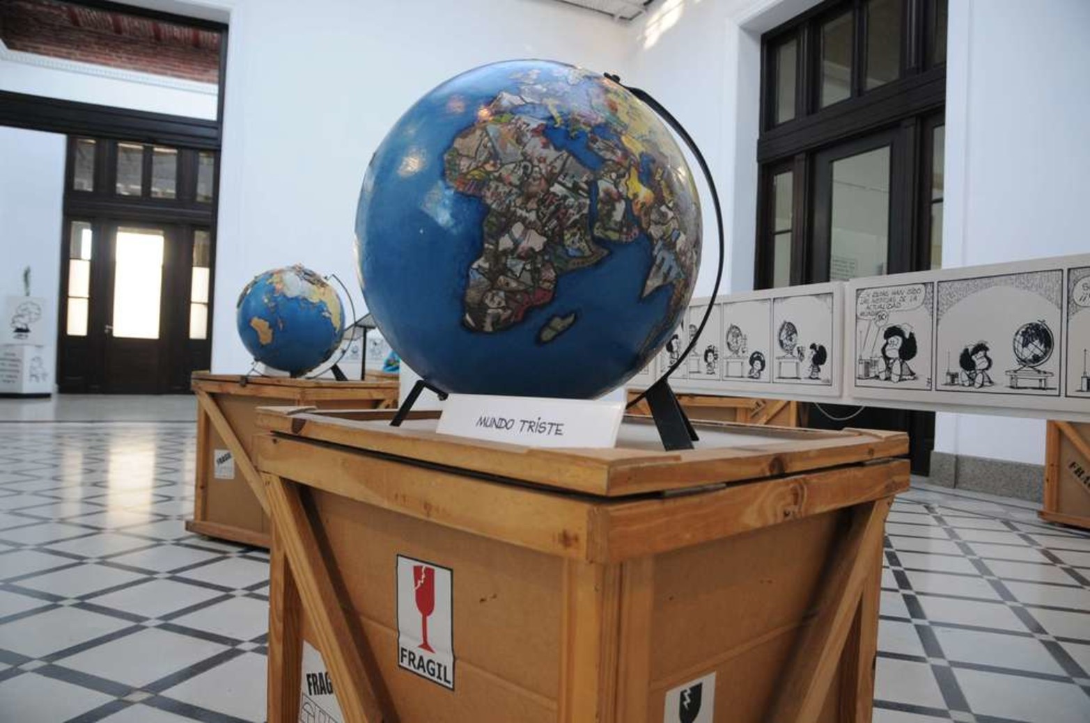 La muestra aborda el personaje de Quino, su familia y sus amigos a través de una serie de actividades y ambientaciones.