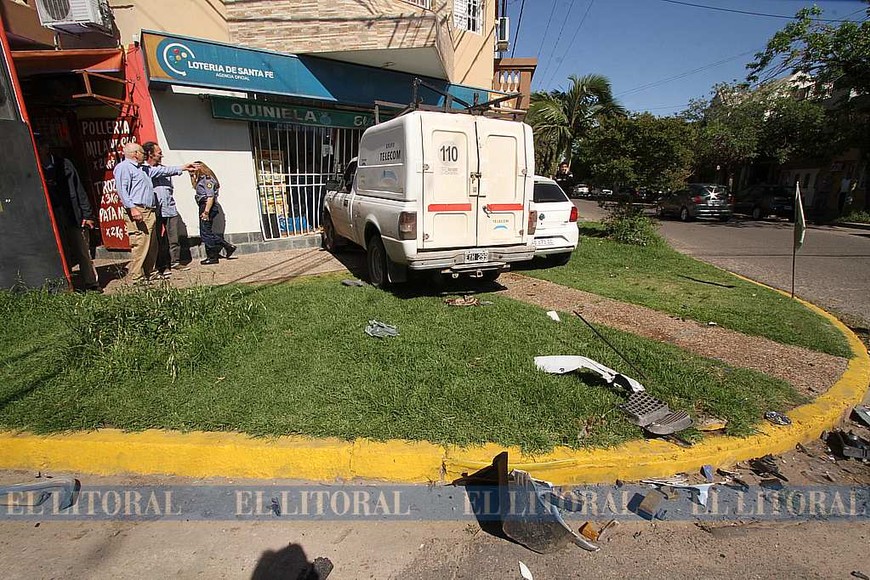 Accidente de autos calles J. Del Campillo y Las Heras