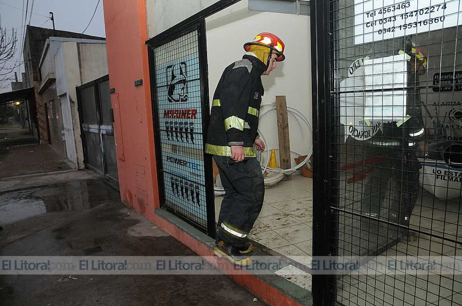 Bomberos realizaron esta mañana una inspección en el taller del astillero para evaluar daños en la estructura