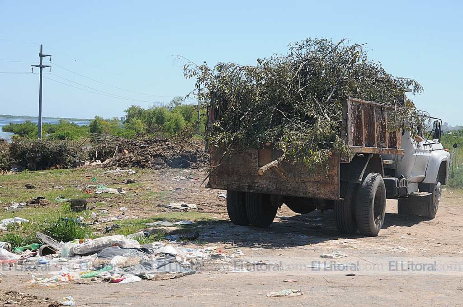 Tira De Basura Barrio Lomas San Jose Rinco