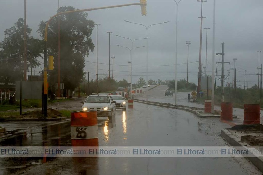 La lluvia no impide el reclamo por el "abandono" de la Costa