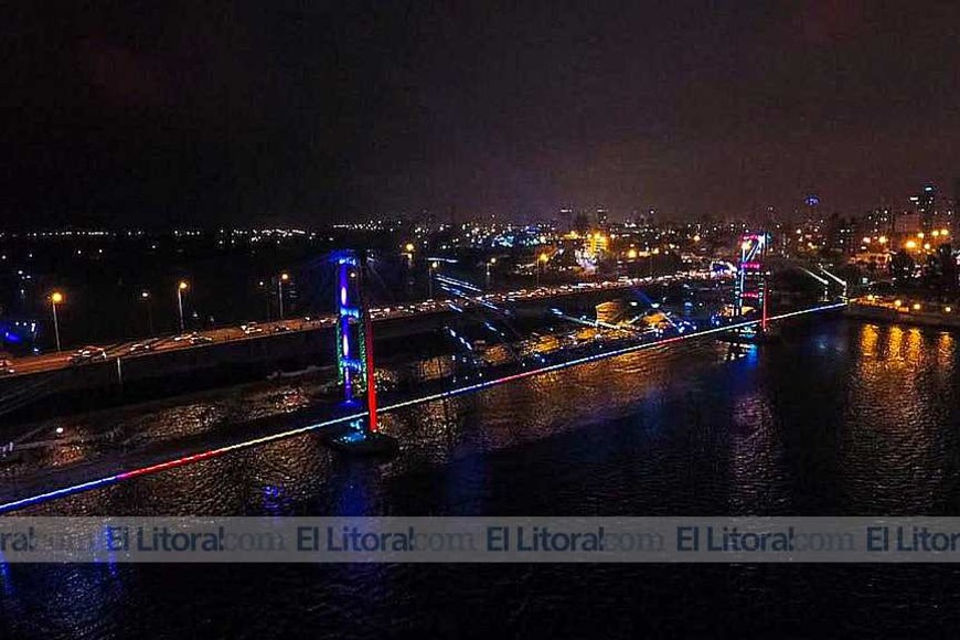 Nueva iluminación Puente Colgante