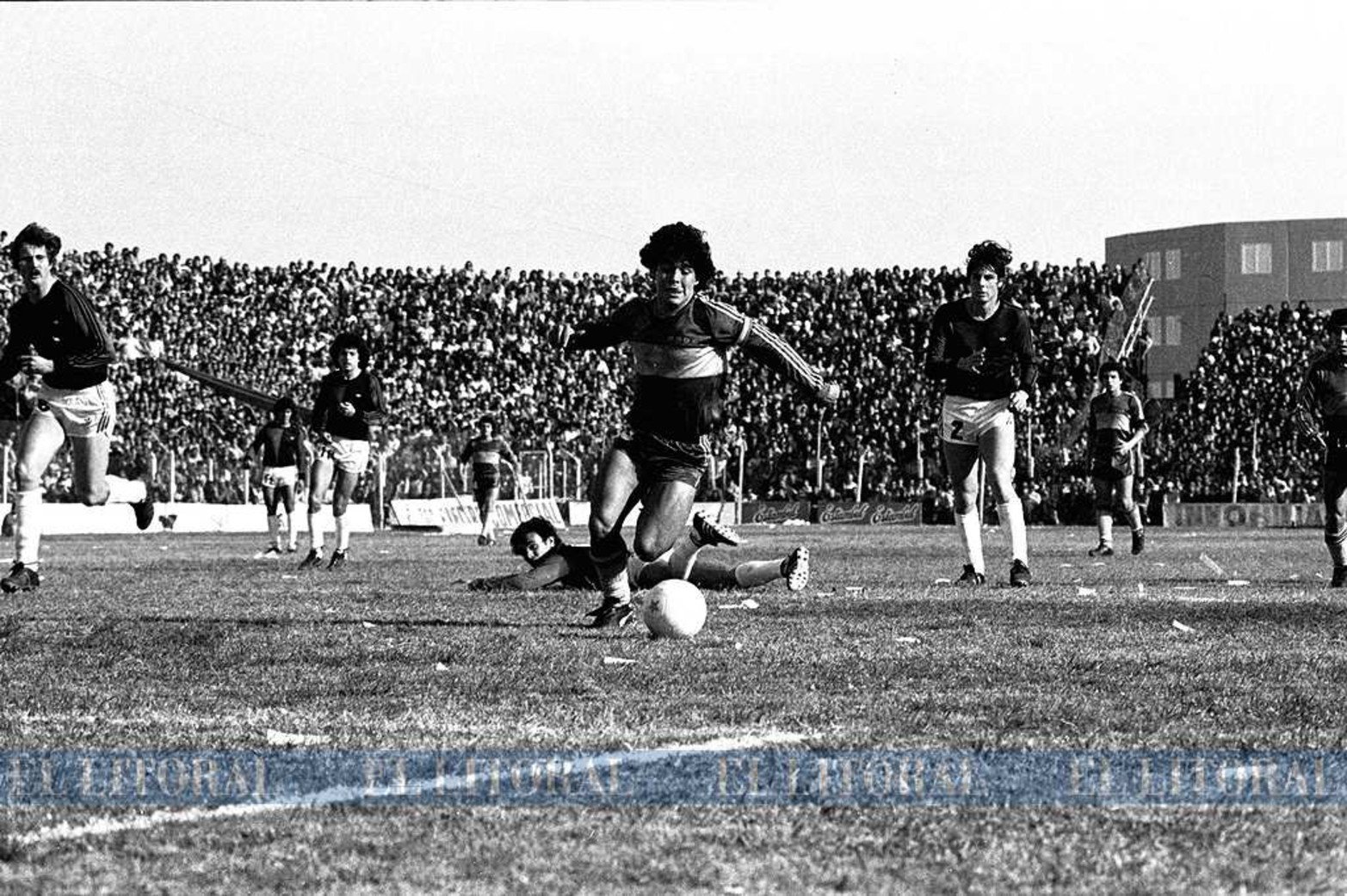 Año 1981. Diego con Boca en aquel recordado partido con Colón