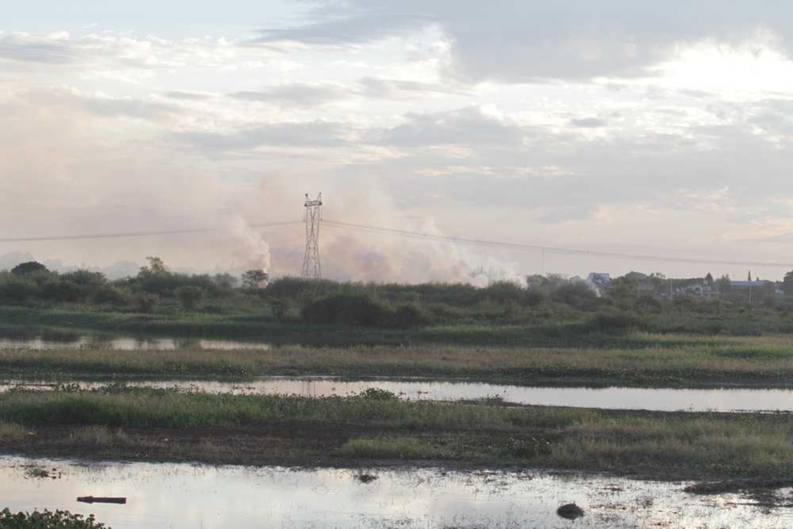 El humo generó inconvenientes en el Puente Carretero