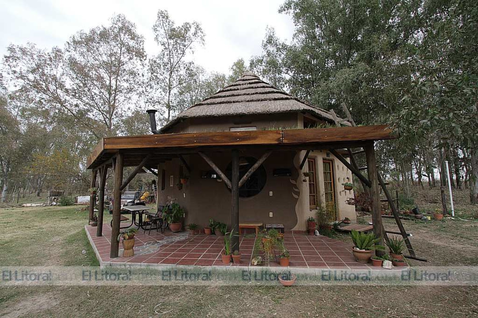 Con estos materiales naturales es posible hacer hermosas casas que contribuyen al cuidado del Medio Ambiente, gracias a ellos aprovechamos lo que tenemos al alcance de la mano.