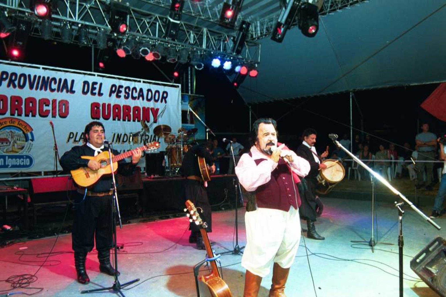 En el Festival del Pescador 2002