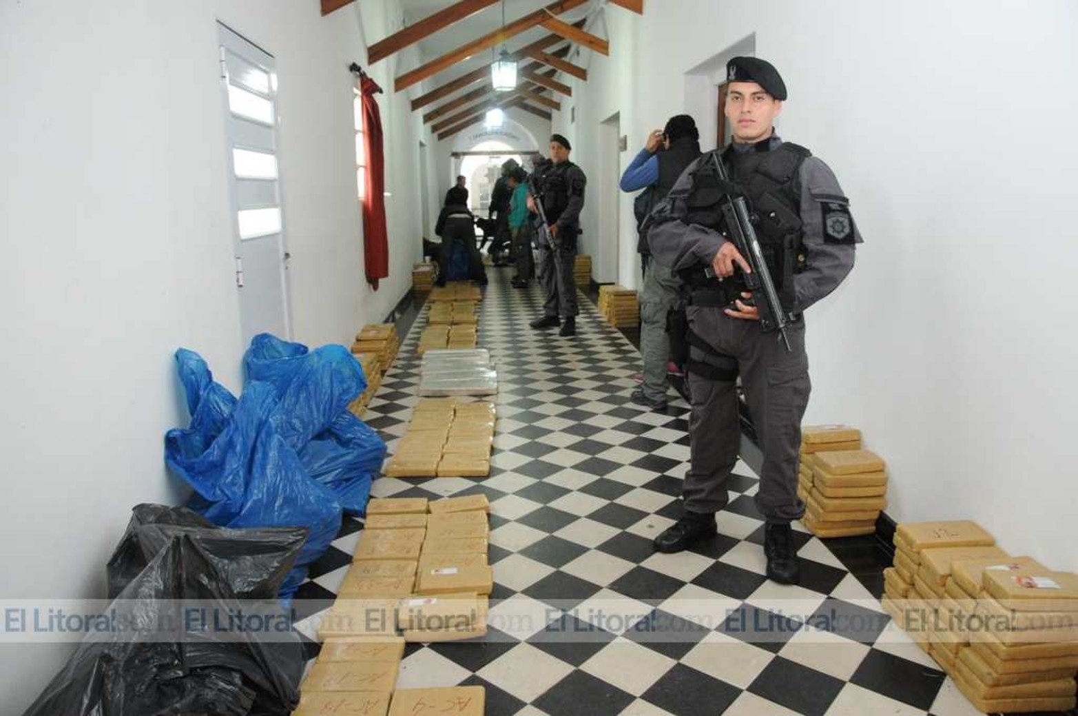 El cargamento arrojó un total de 1.662 kg de marihuana distribuida en 1.525 panes, que viajaban escondidos en un fondo falso del contenedor con la inscripción Hamburg Sud.