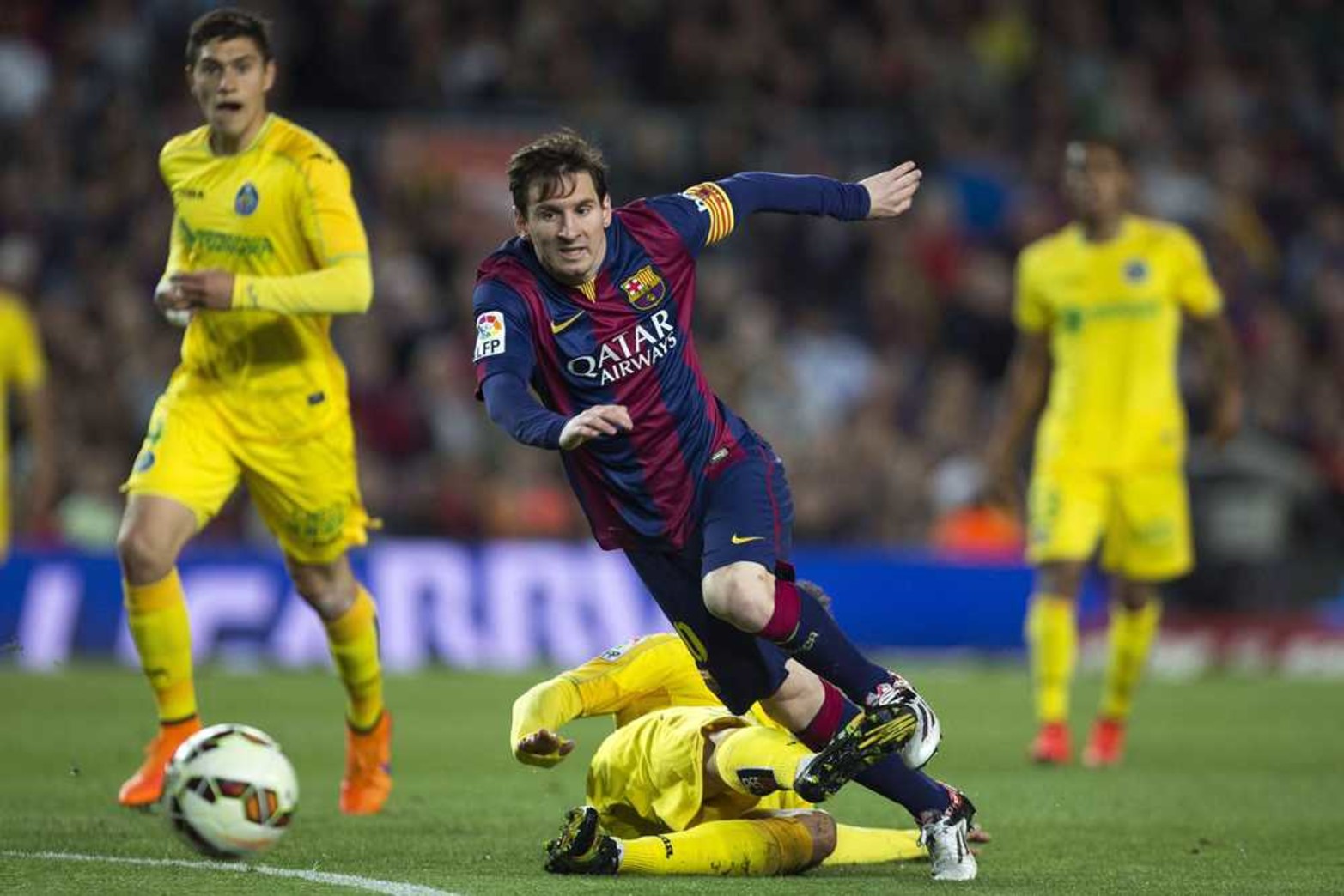 Goleada y punta para Barcelona. Messi aportó con dos tantos.