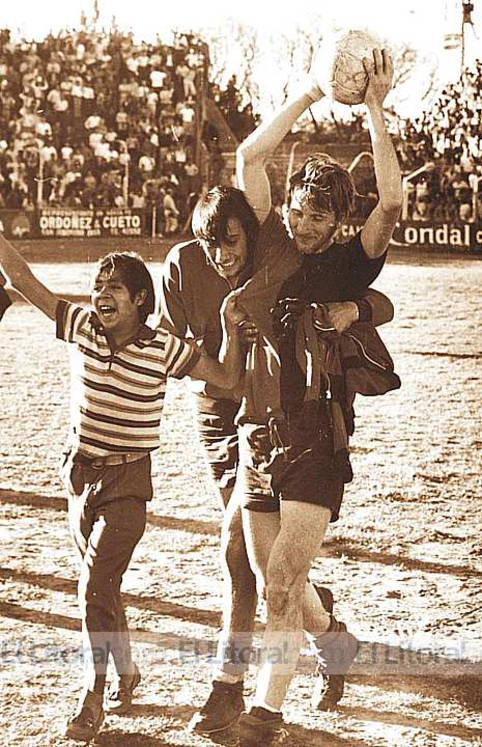 El del gol de Mottura. En 1970 se jugaron tres clásicos, dos de ellos fueron en la fase regular, con una victoria de Unión y un empate. El tercero se jugó en el Reclasificatorio en el que Unión perdió la categoría, aunque no en ese partido. Fue 1 a 0 con un gol de José Luis Mottura, quien se lleva de recuerdo la pelota.