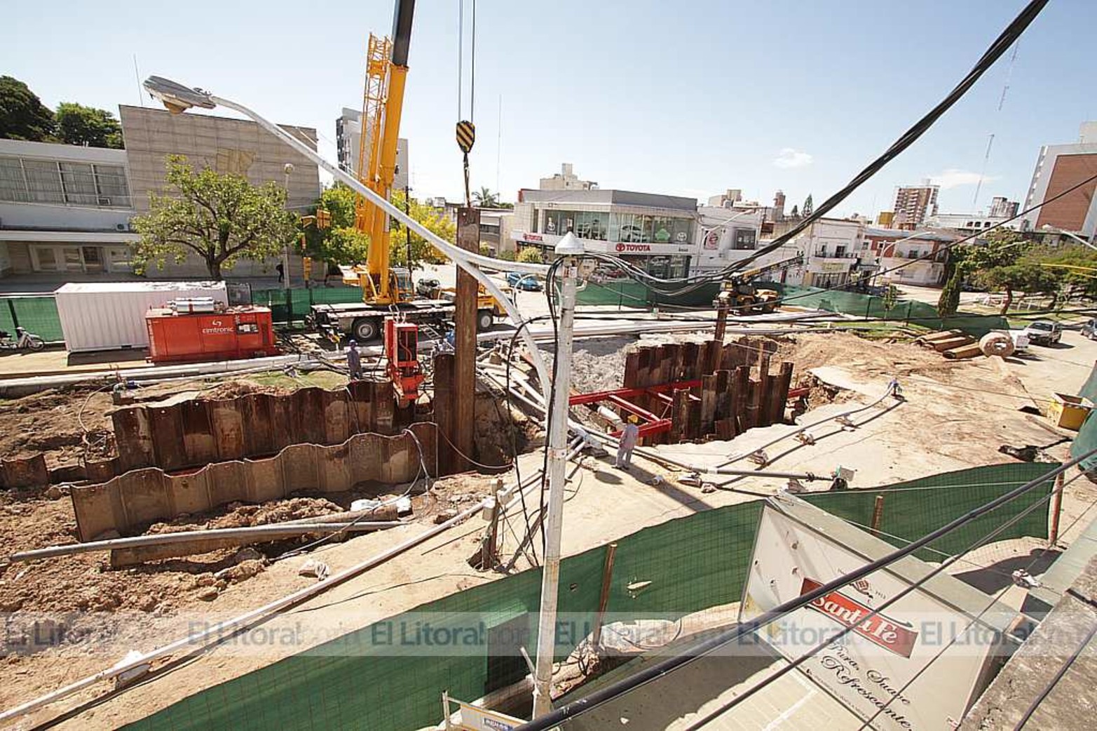 Vista desde arriba. Reparar el caño madre le llevó casi dos meses de trabajo a Aguas Santafesinas.