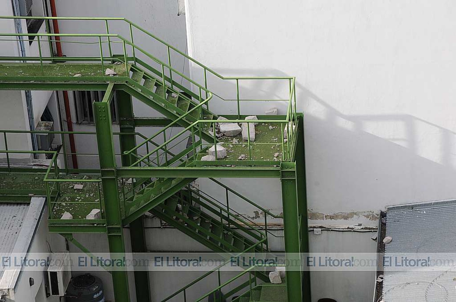 En un sanatorio privado de la ciudad cayó parte de una pared de una obra de ampliación