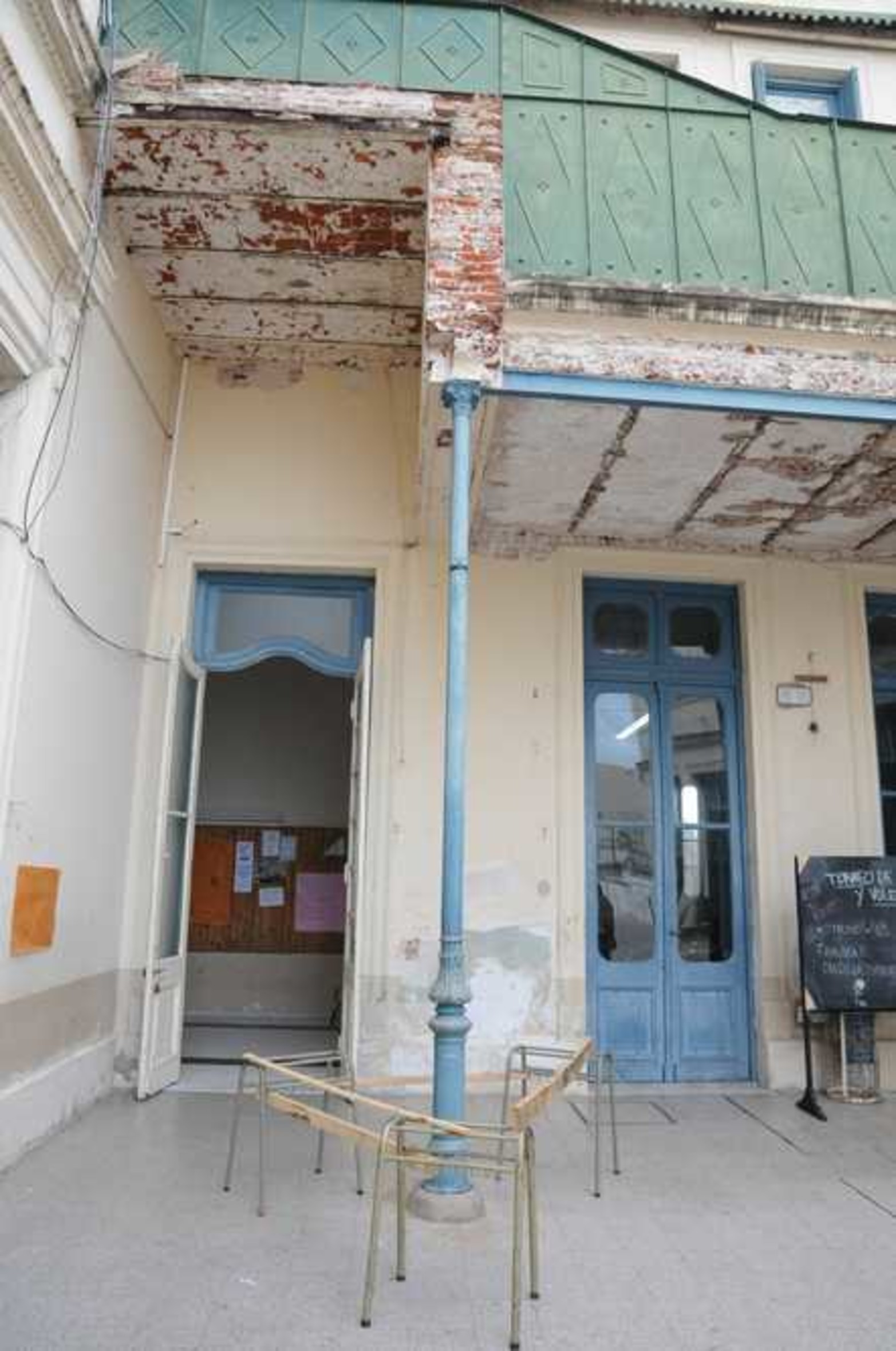 Recorrida por la escuela Bustos. Esperan que lleguen las refacciones