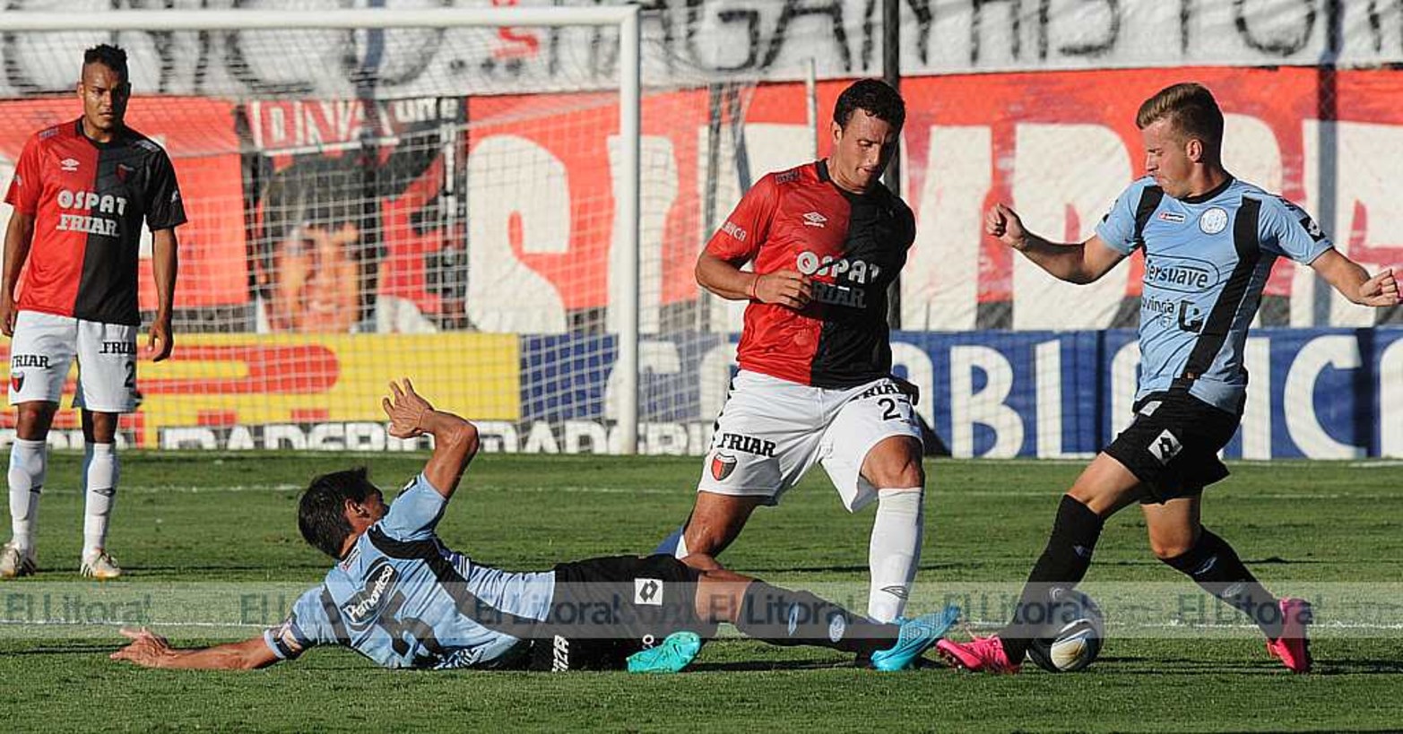 Colón y Belgrano dispurtaron el partido de ida de la Pre Liguilla Sudamericana. El próximo sábado se juega en Córdoba