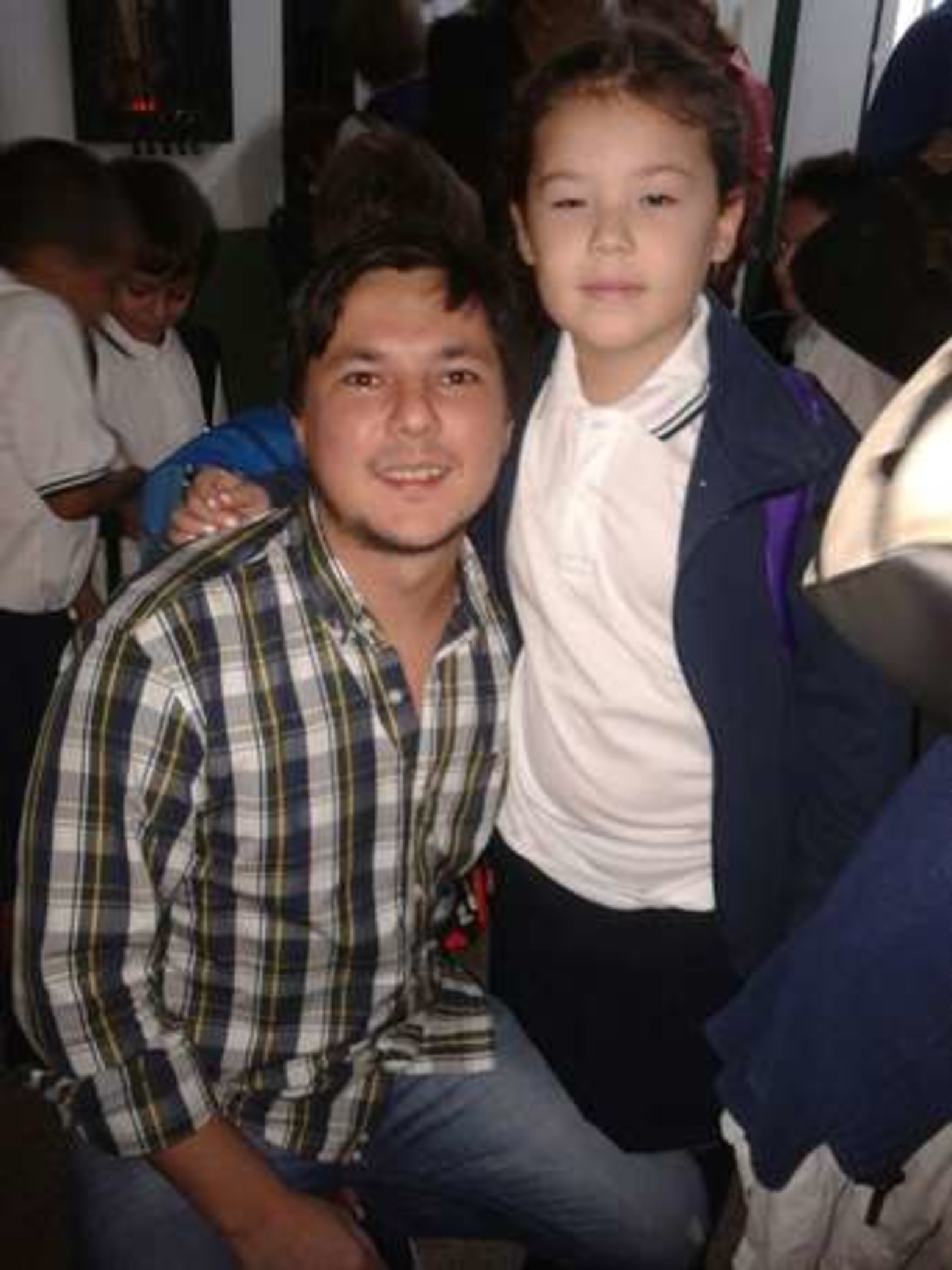 Valentina y Ricardo Lacourlig en su comienzo de primaria en el colegio Nuestra Sra de Covadonga.