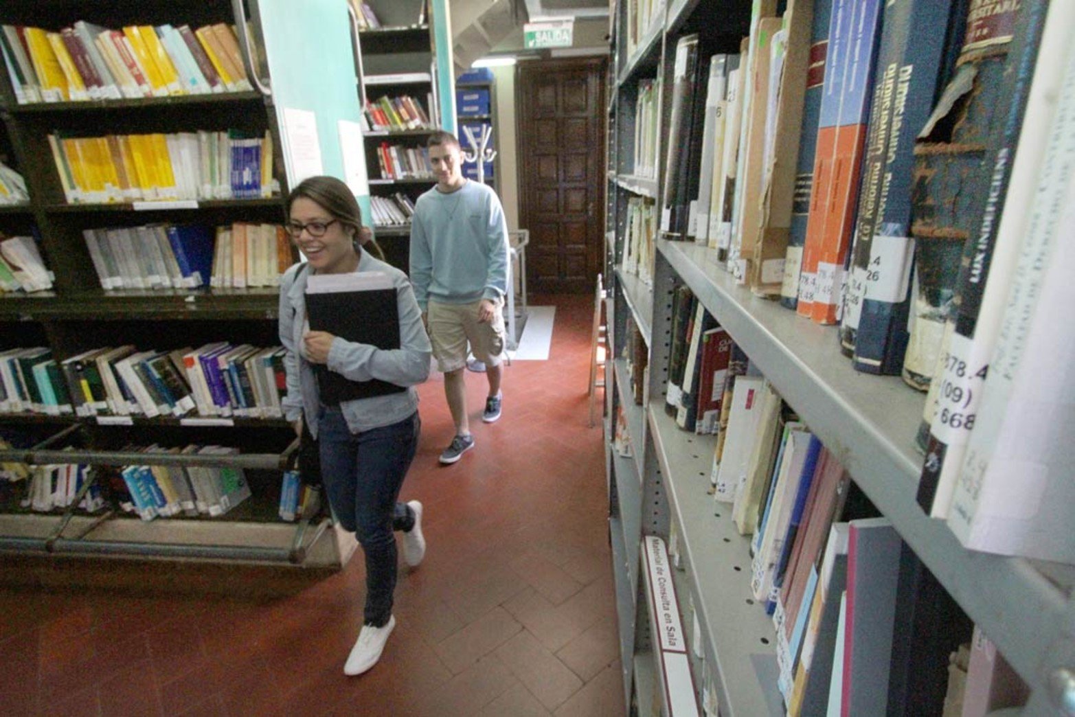 La biblioteca de Derecho (UNL) tiene miles de ejemplares a disposición de los estudiantes.