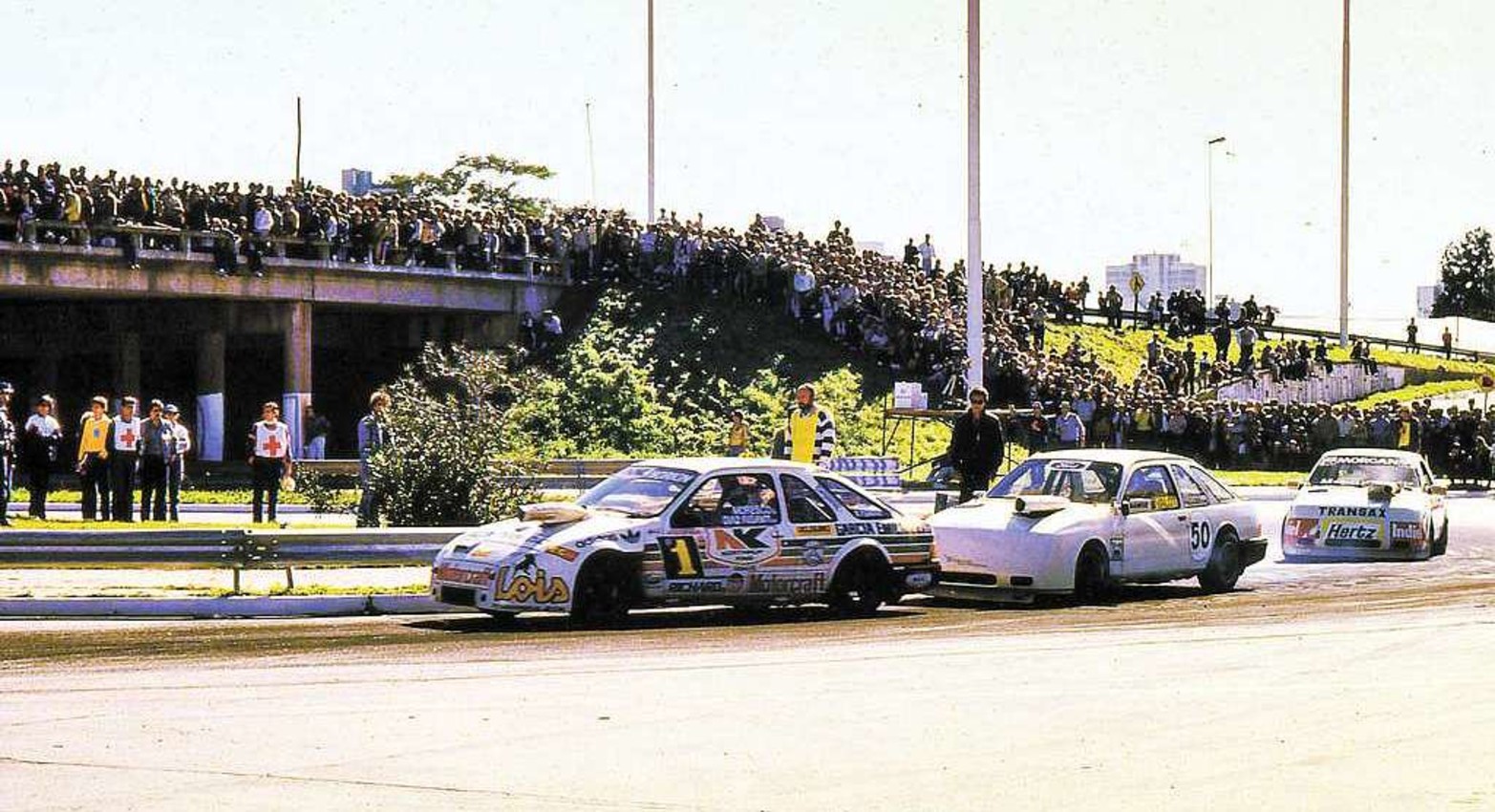 La entrda al puerto a la altura de calle 3 de Febrero. Por allí tomaban una cerrada curva y luego un tobogán en ascenso que los lanzaba a la avenida Mar Argentino.