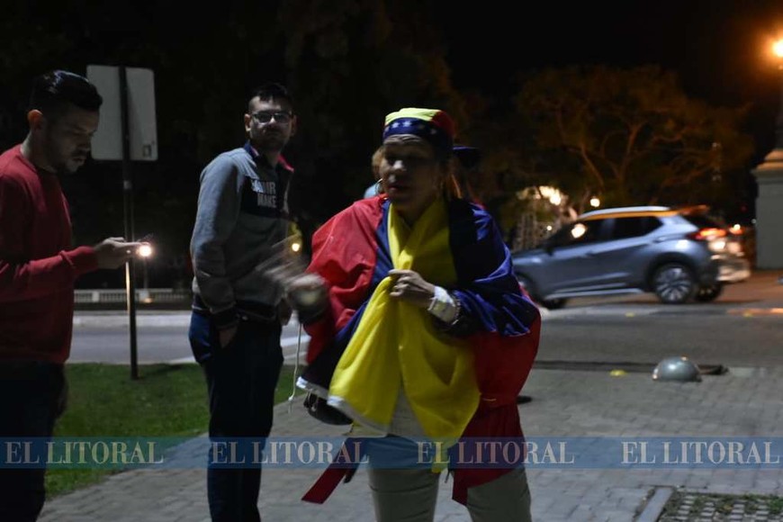 Venezolanos que viven en Santa Fe apoyaron la "Operación Libertad"