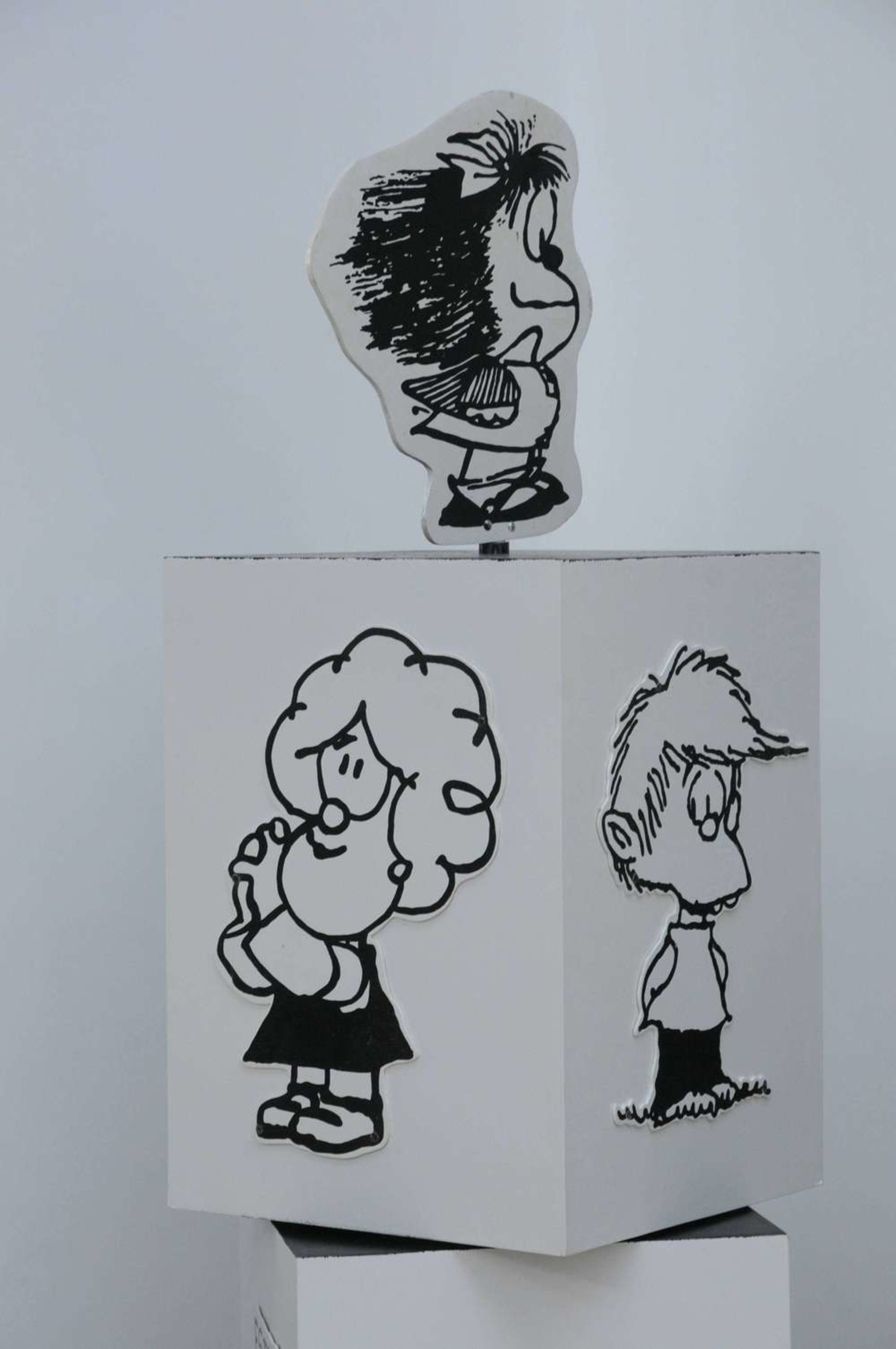 La muestra aborda el personaje de Quino, su familia y sus amigos a través de una serie de actividades y ambientaciones.