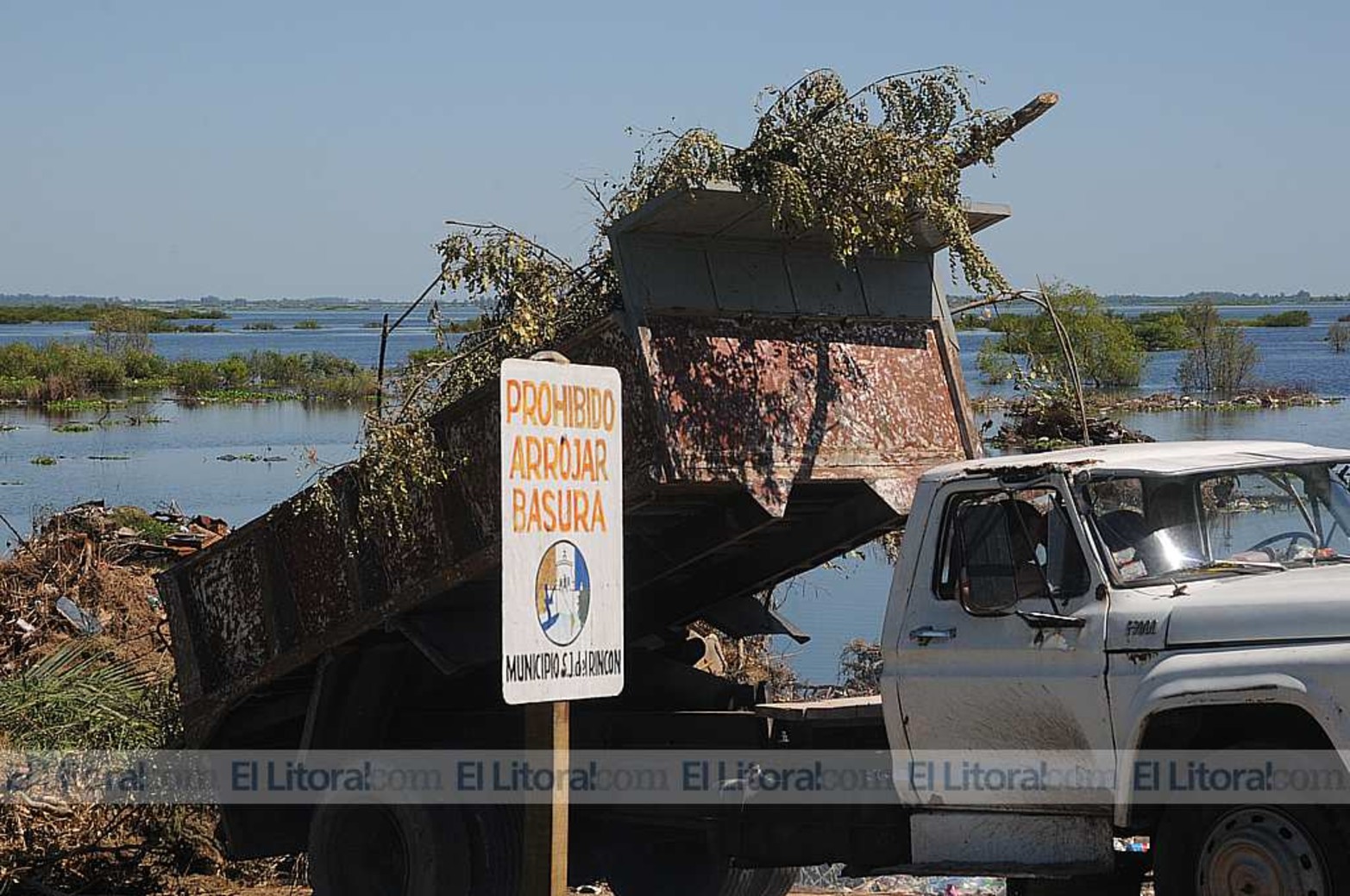 Tira De Basura Barrio Lomas San Jose Rinco