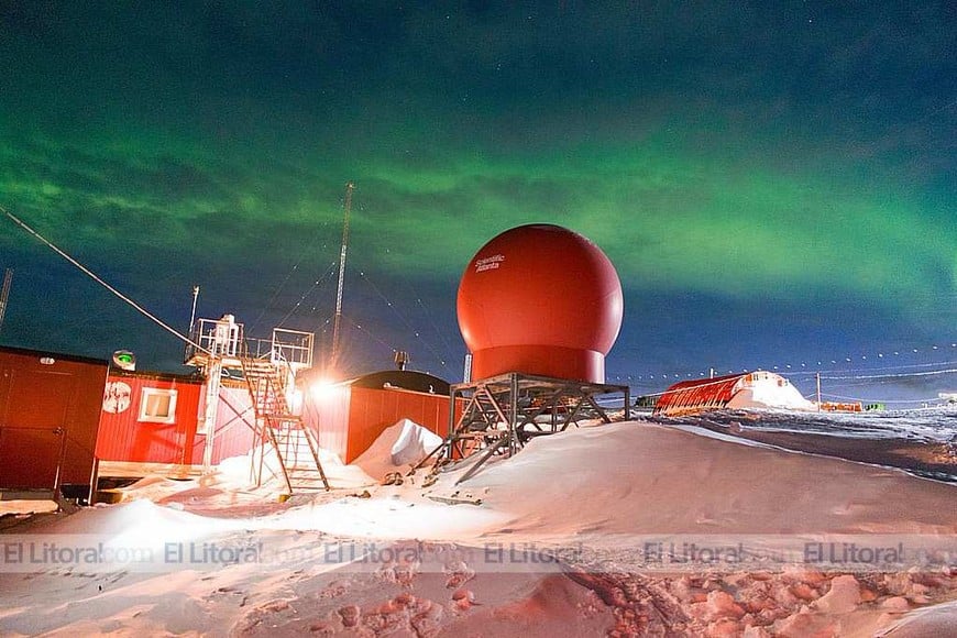 Espectaculares imágenes de la aurora austral en la Antártida Argentina