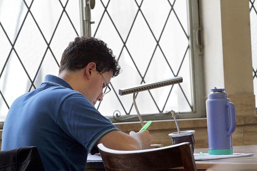 ELLITORAL_GALL_32458 | Mauricio Garín El marcador como herramienta de una técnica de estudio muy usada por los universitarios.