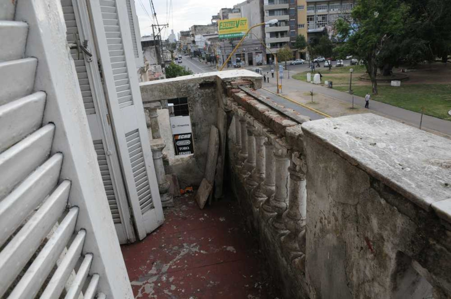 Recorrida por la escuela Bustos. Esperan que lleguen las refacciones