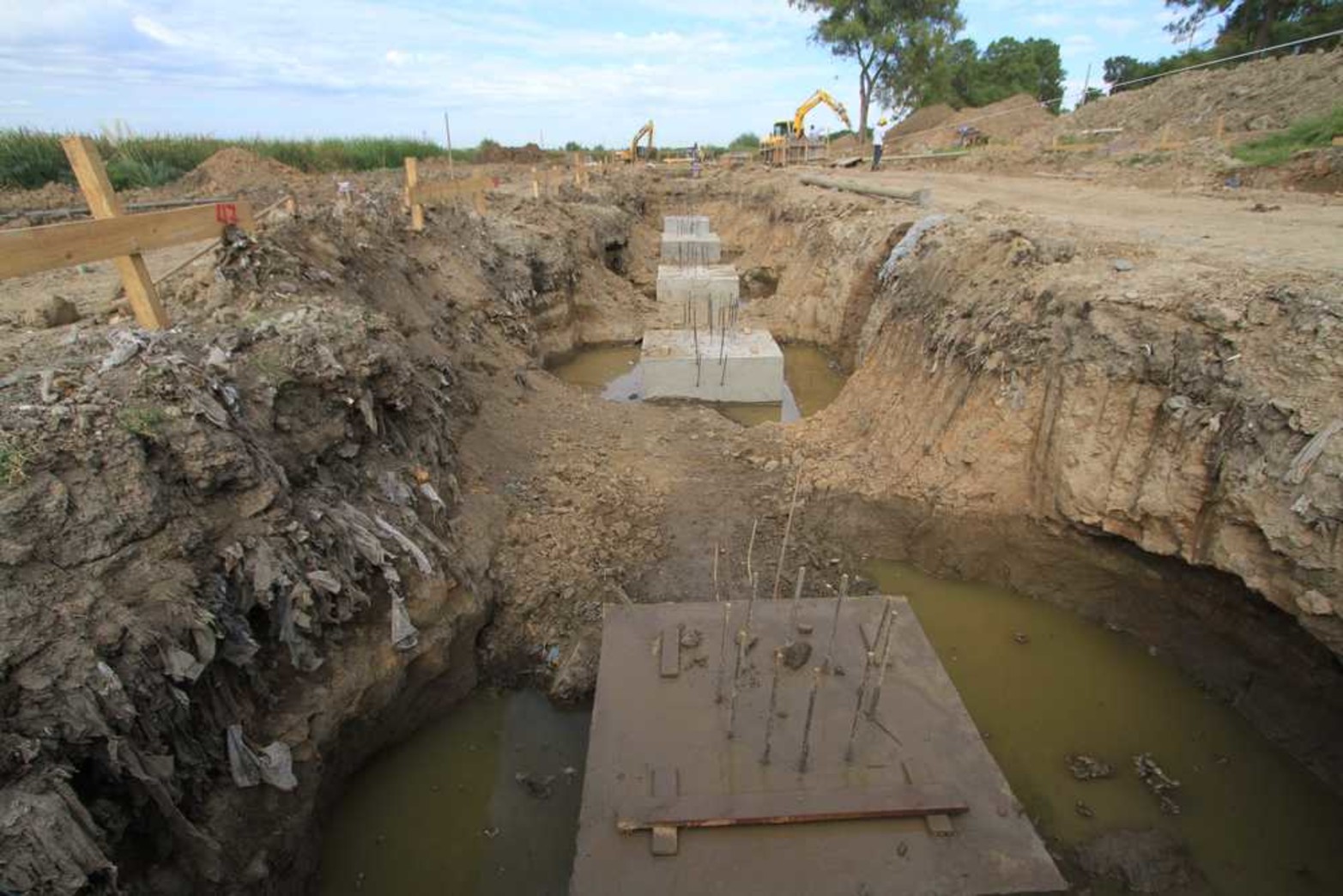 Obreros trabajando en el Parque de la Constitución