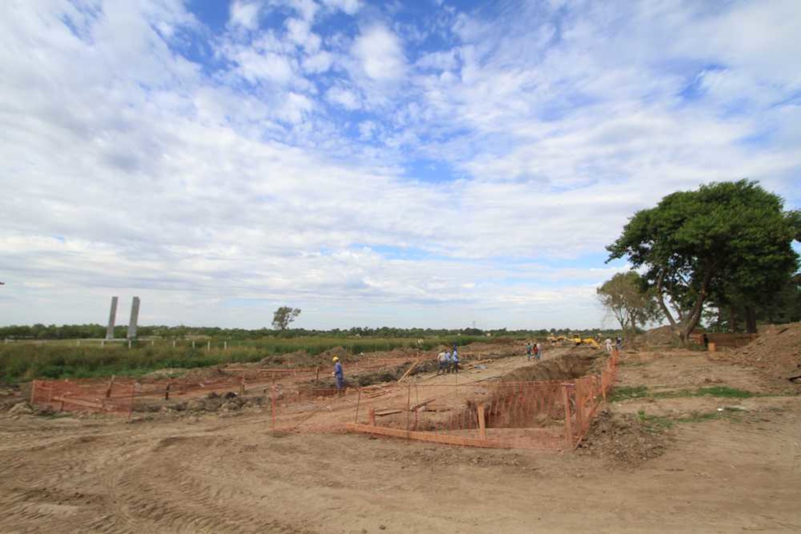Obreros trabajando en el Parque de la Constitución