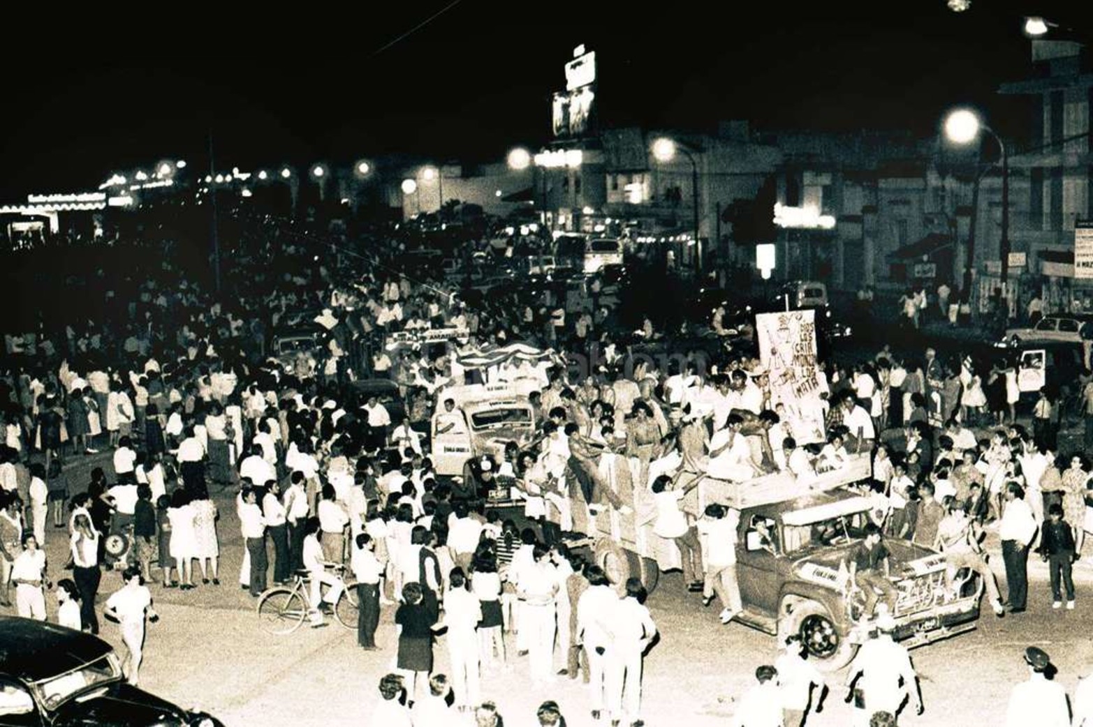 Así fue el recibimiento a Monzón por las calles de Santa Fe.