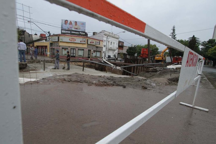 Socavón: habilitaron la calzada norte de bulevar