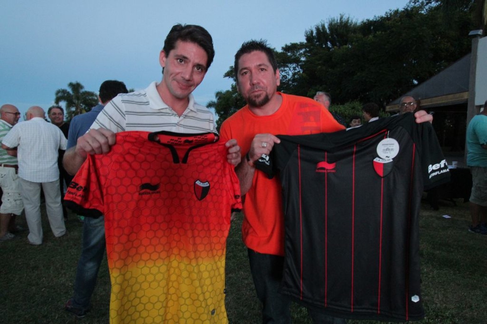 Colón presentó la nueva indumentaria de la marca Burrda Sport