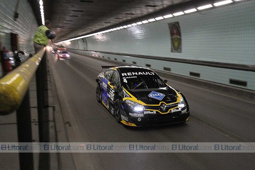 Los autos del Súper TC2000 en el túnel subfluvial