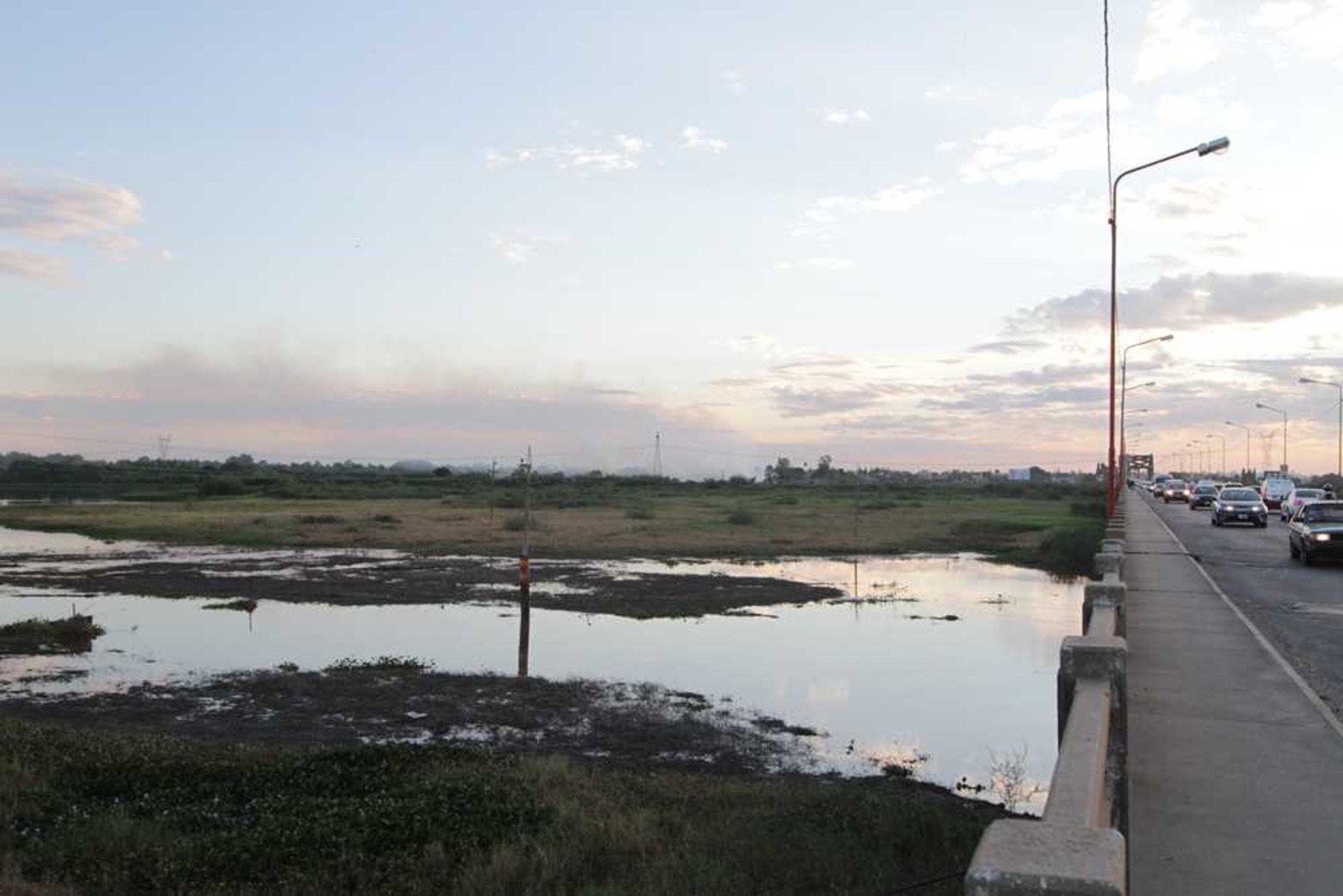 El humo generó inconvenientes en el Puente Carretero