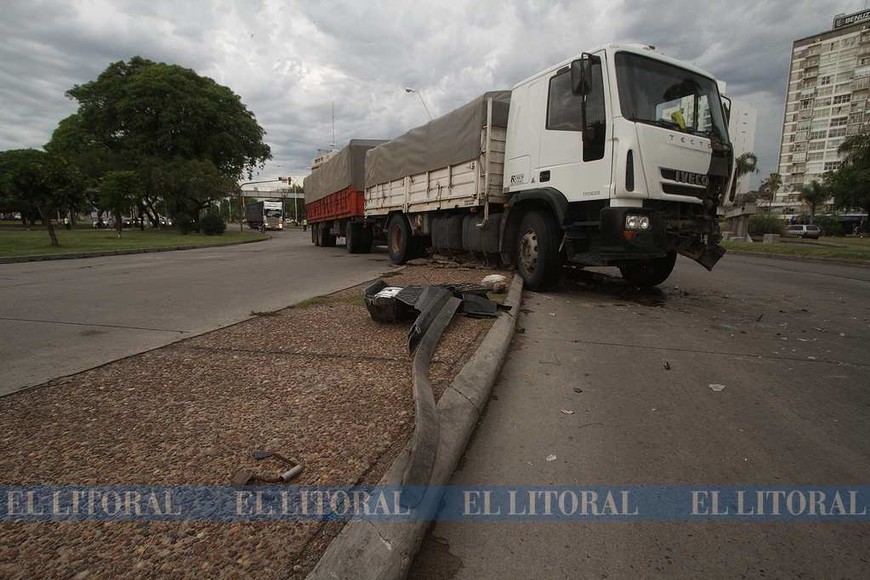 Accidente camion Avda. Alem