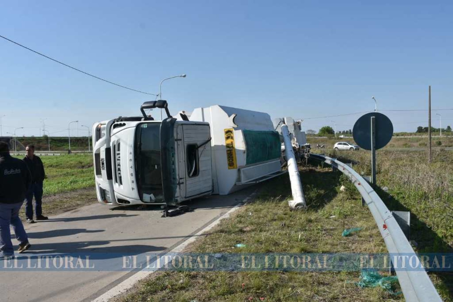 El chimango en este tipo de camiones permite la descarga en los silos de galpones de pollos.
