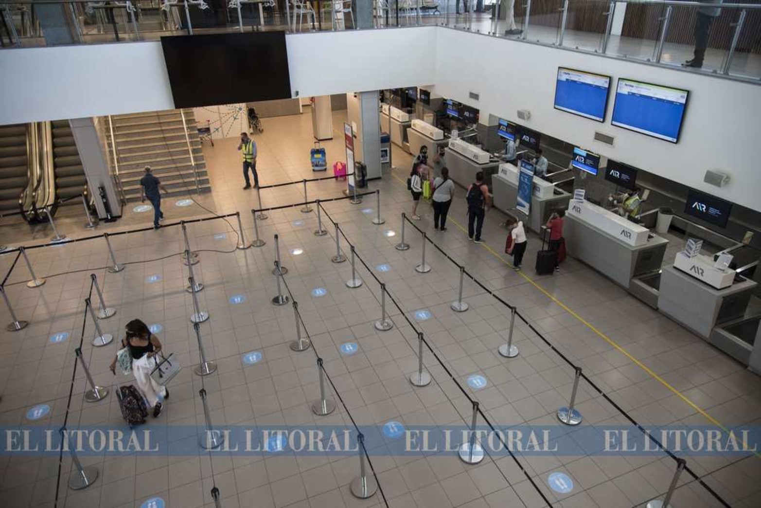 El Aeropuerto Internacional Rosario "Islas Malvinas" también comenzó con vuelos regulares hacia Buenos Aires.