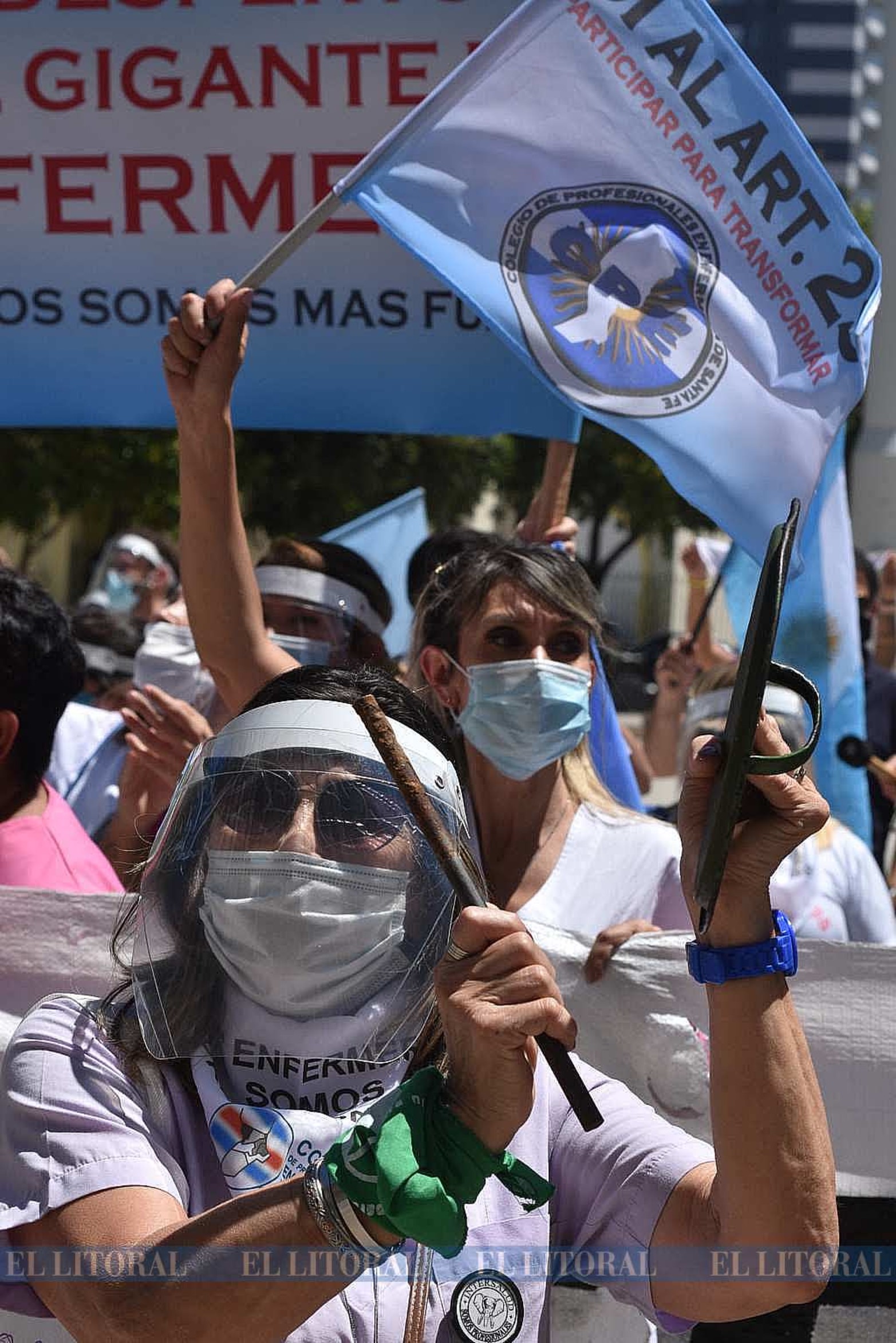 Enfermeros de toda la provincia, una vez más, reclamaron al Poder Ejecutivo que reglamente el Artículo 25 de la ley 12.501 que los reconoce como "personal de alto riesgo".